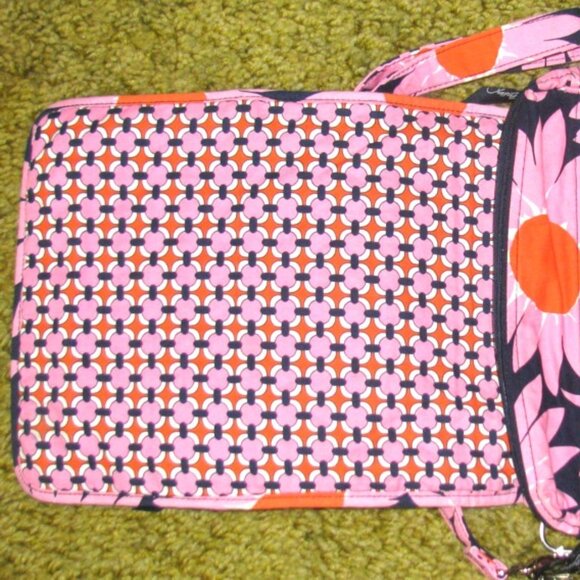 Vera Bradley Shoulder Bag Retired "Love Me" Design NWOT - Picture 4 of 7